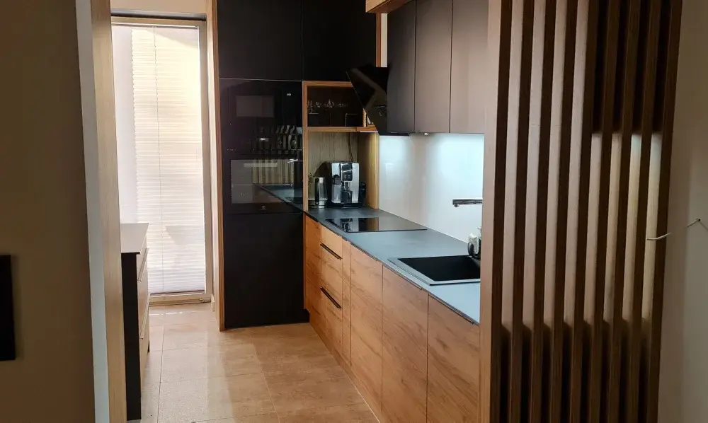 Dąb pradawny w kuchni: elegancki design i praktyczne zalety