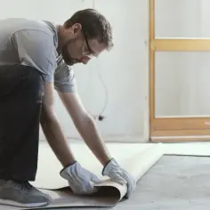 Profesjonalne kładzenie wykładziny krok po kroku. Uniknij kosztownych błędów!