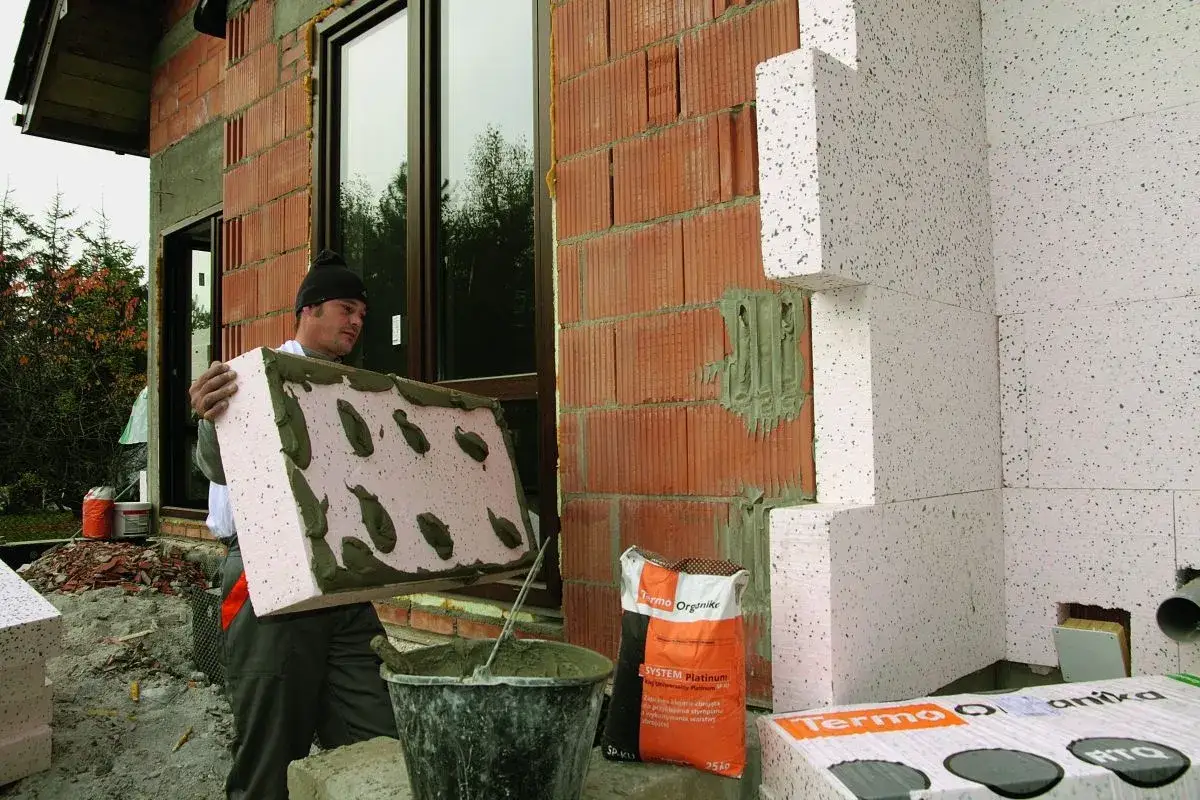 Zdjęcie Czy można kłaść styropian na drewno? Oto co musisz wiedzieć