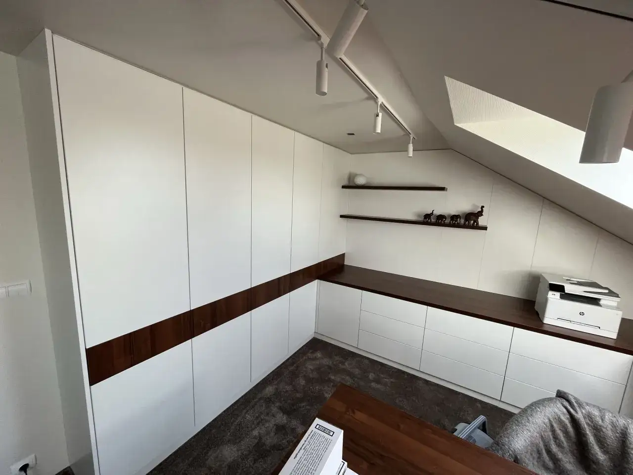 Zdjęcie Galeria inspiracji: Zabudowa skosów w nowoczesnych wnętrzach